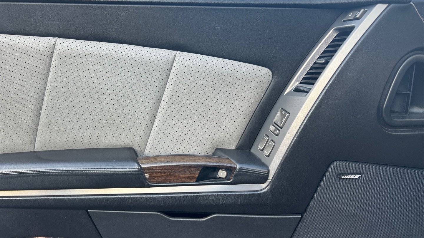 Used 2006 Cadillac XLR V image 33