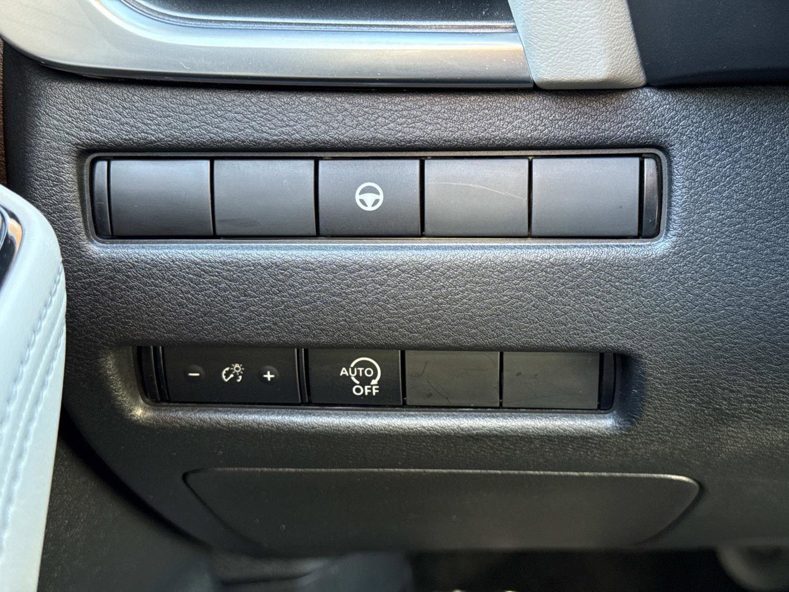 Used 2023 Nissan Rogue SV image 12