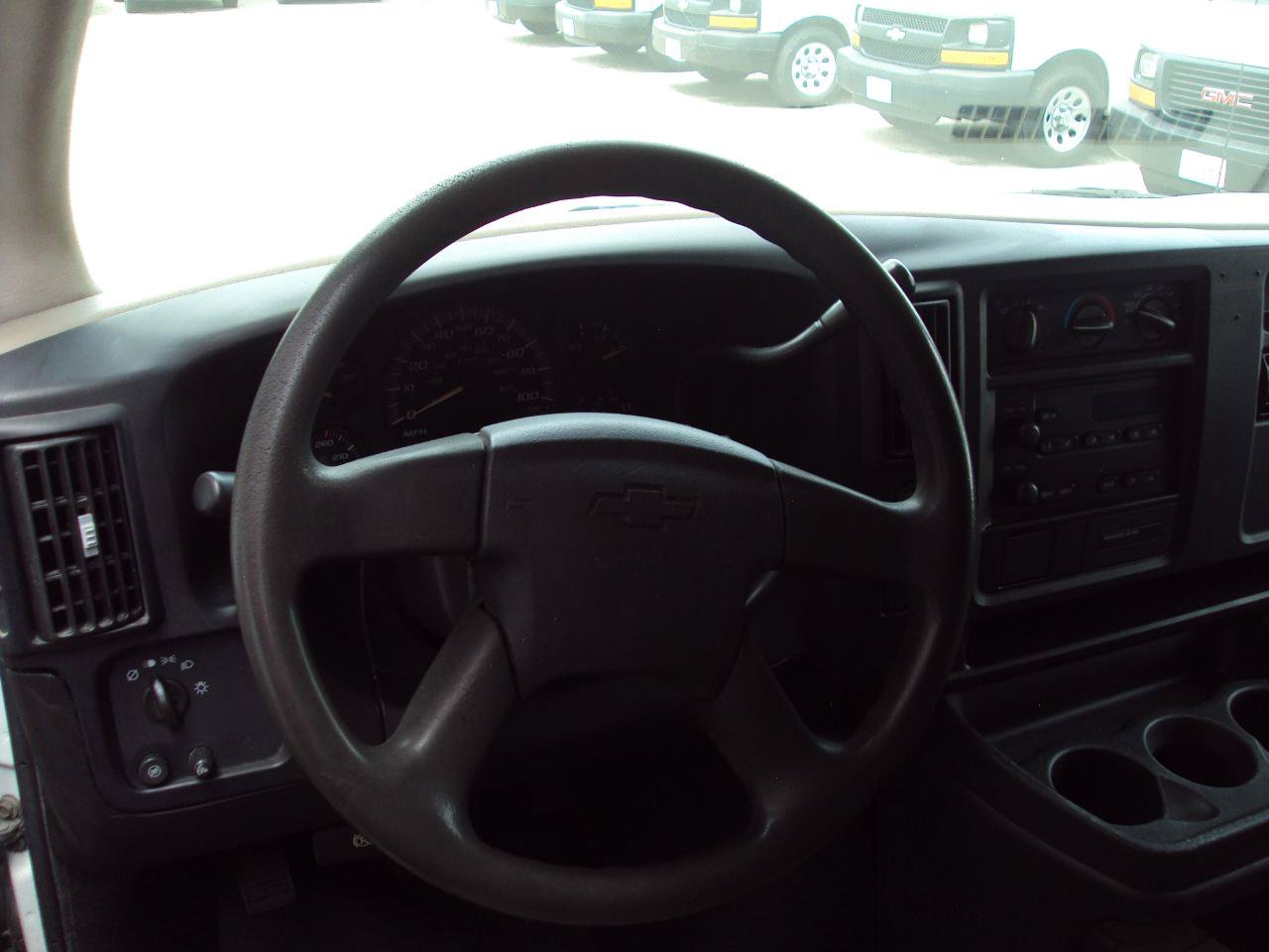 Used 2007 Chevrolet Express 1500 AWD image 19