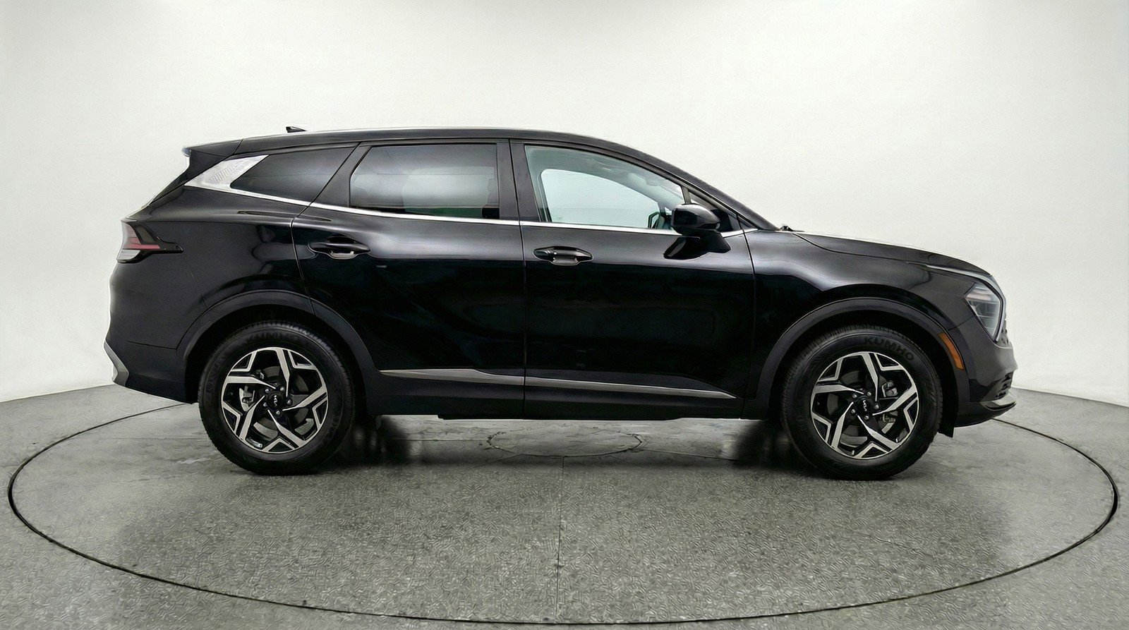 Used 2025 Kia Sportage LX image 11