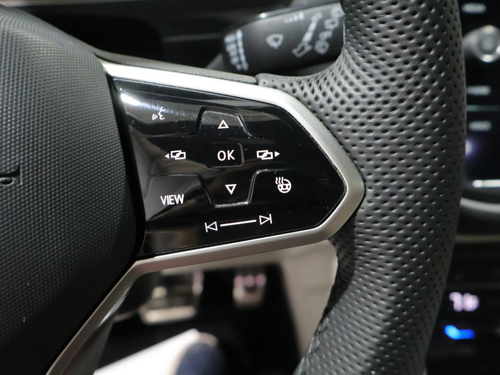 Used 2022 Volkswagen Tiguan SEL R-Line AWD/4WD image 39