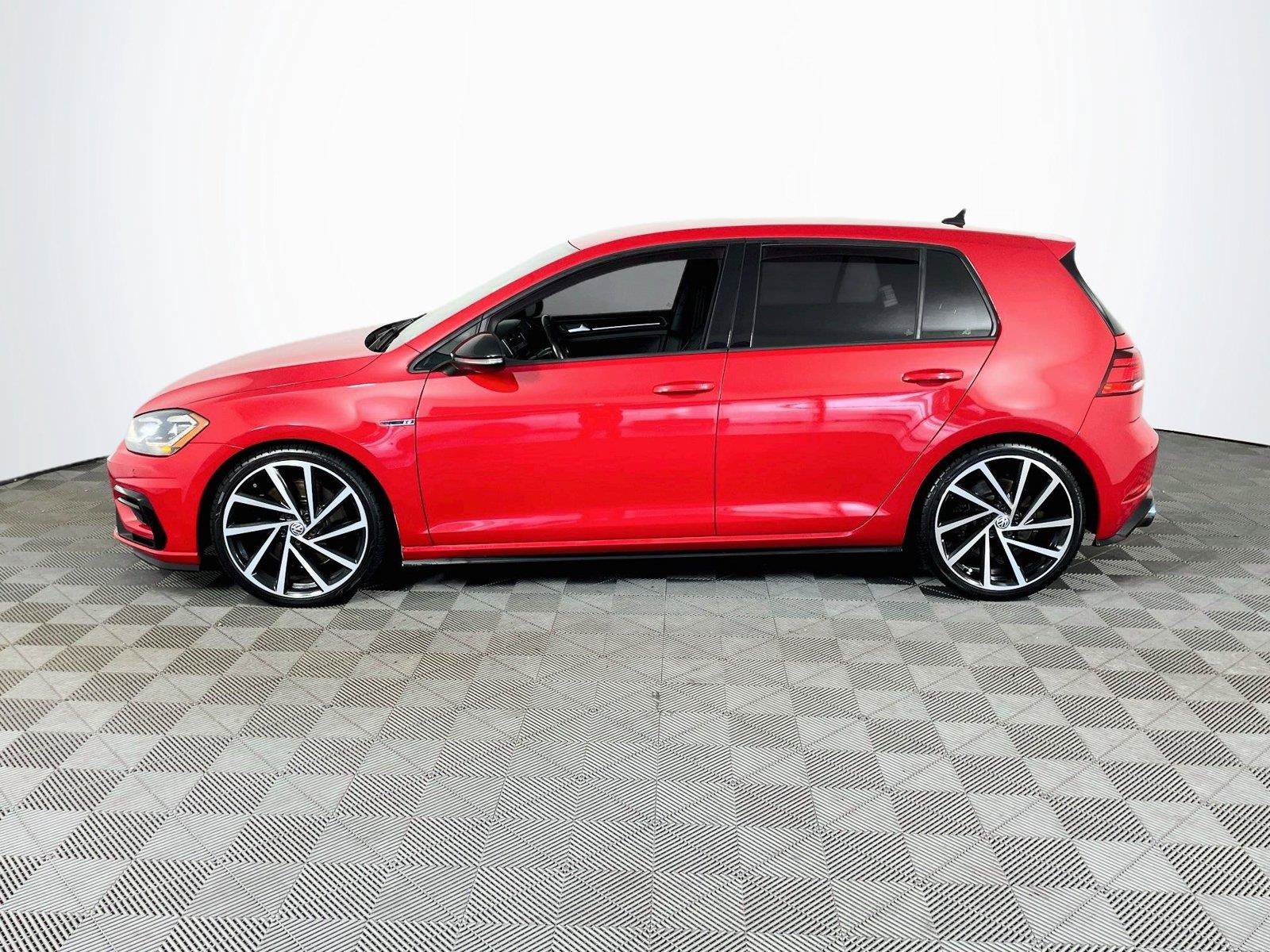 Used 2018 Volkswagen Golf 4-Door AWD/4WD image 4
