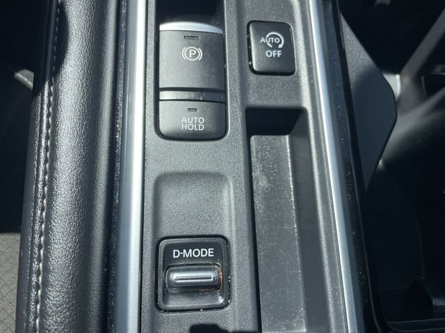 Used 2025 Nissan Pathfinder SL FWD image 18