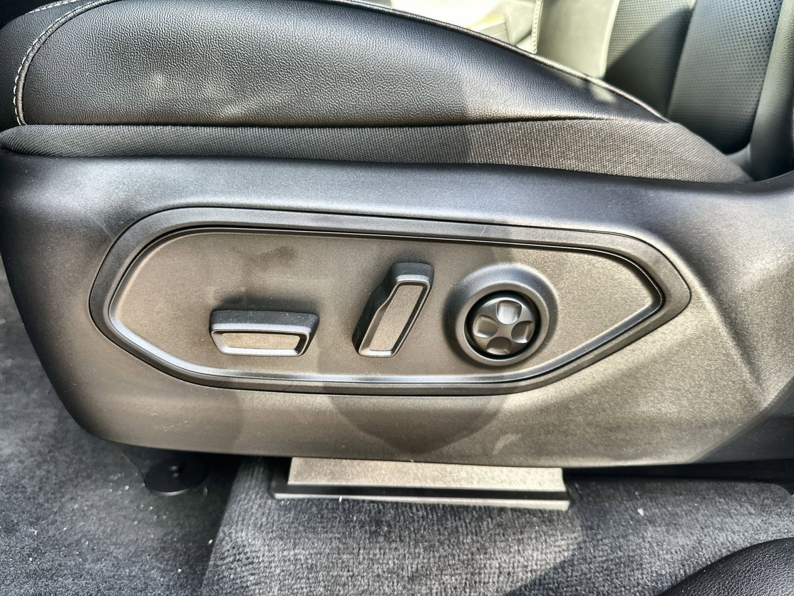 New 2025 Jeep Grand Cherokee Limited w/ Luxury Tech Group II image 14