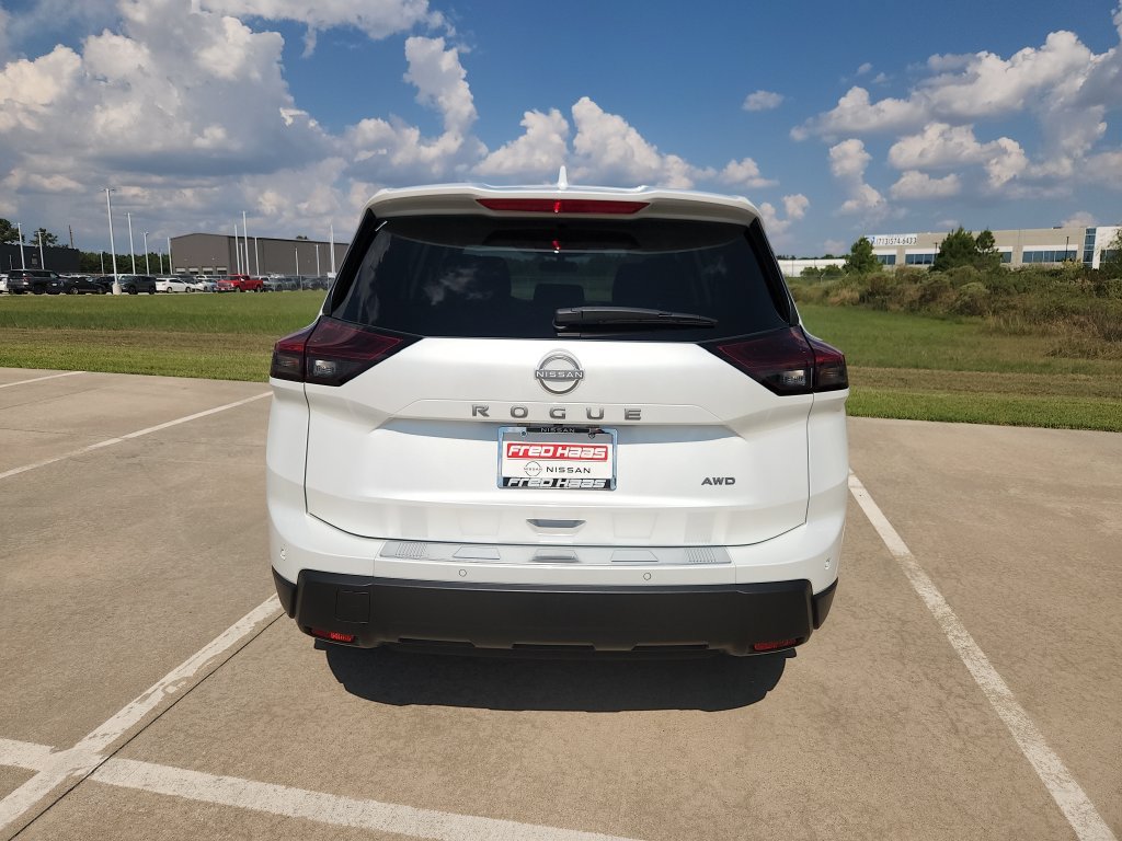 Used 2026 Nissan Rogue SV w/ Cold Weather Package AWD/4WD image 6