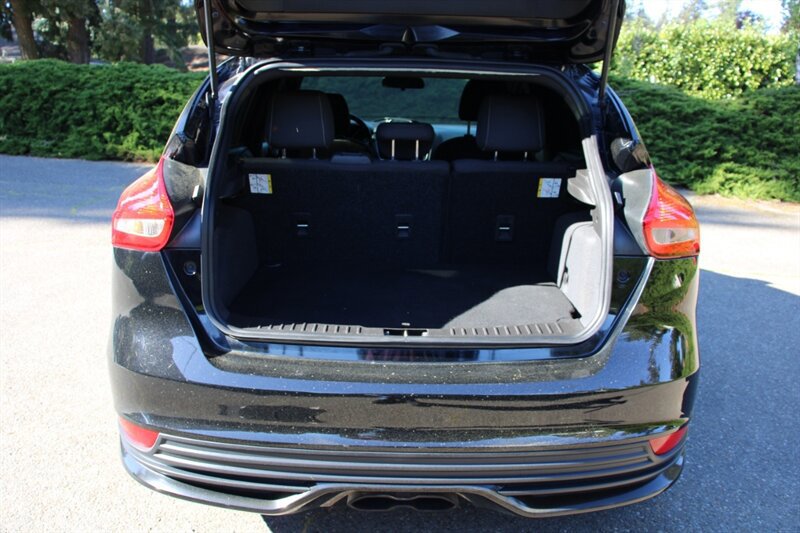 Used 2018 Ford Focus ST FWD image 16