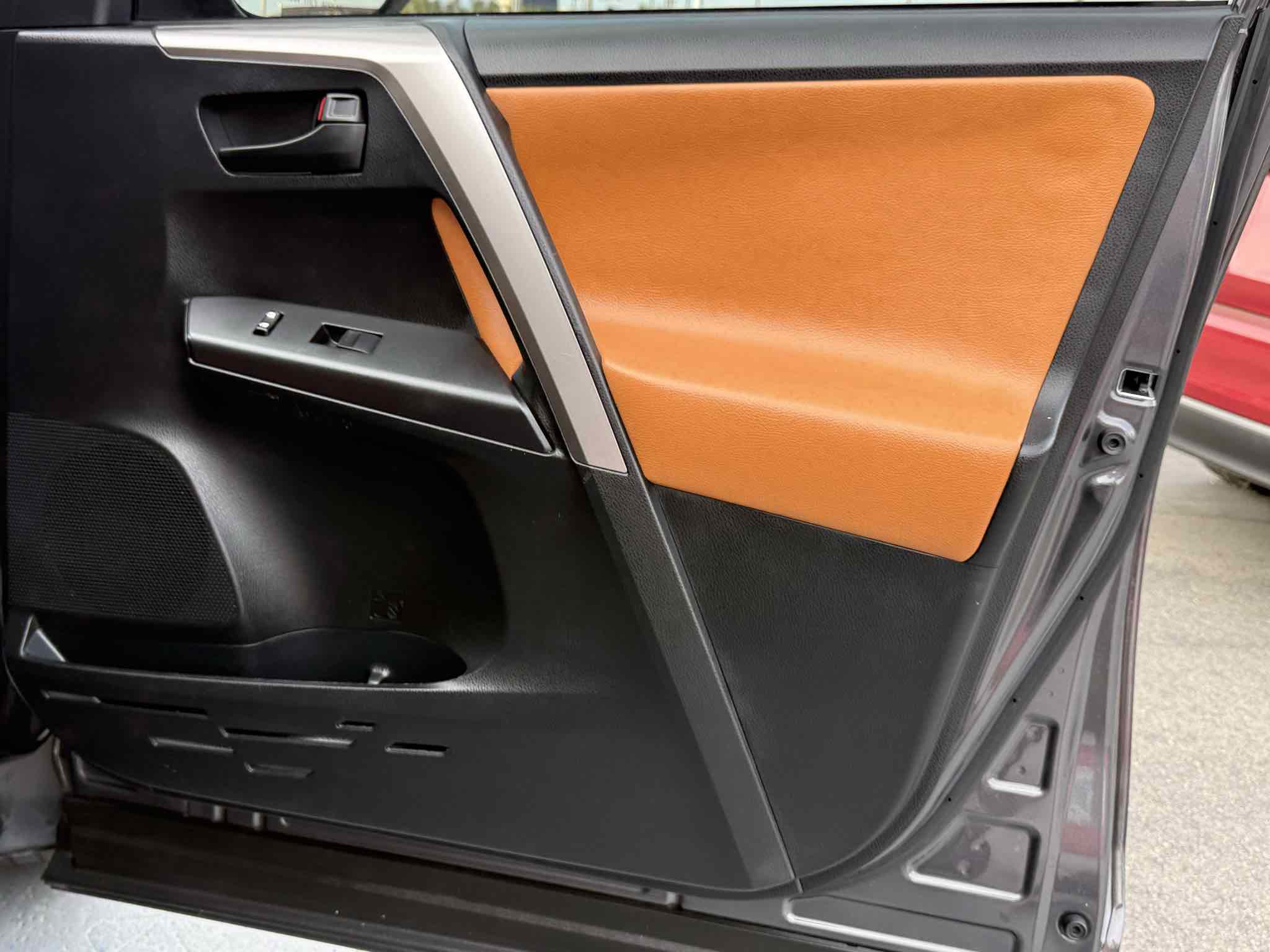 Used 2017 Toyota RAV4 LE image 32