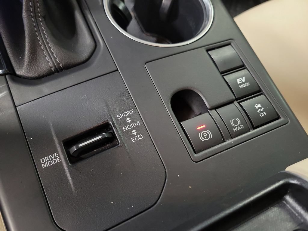 Used 2023 Toyota Highlander XLE FWD image 19