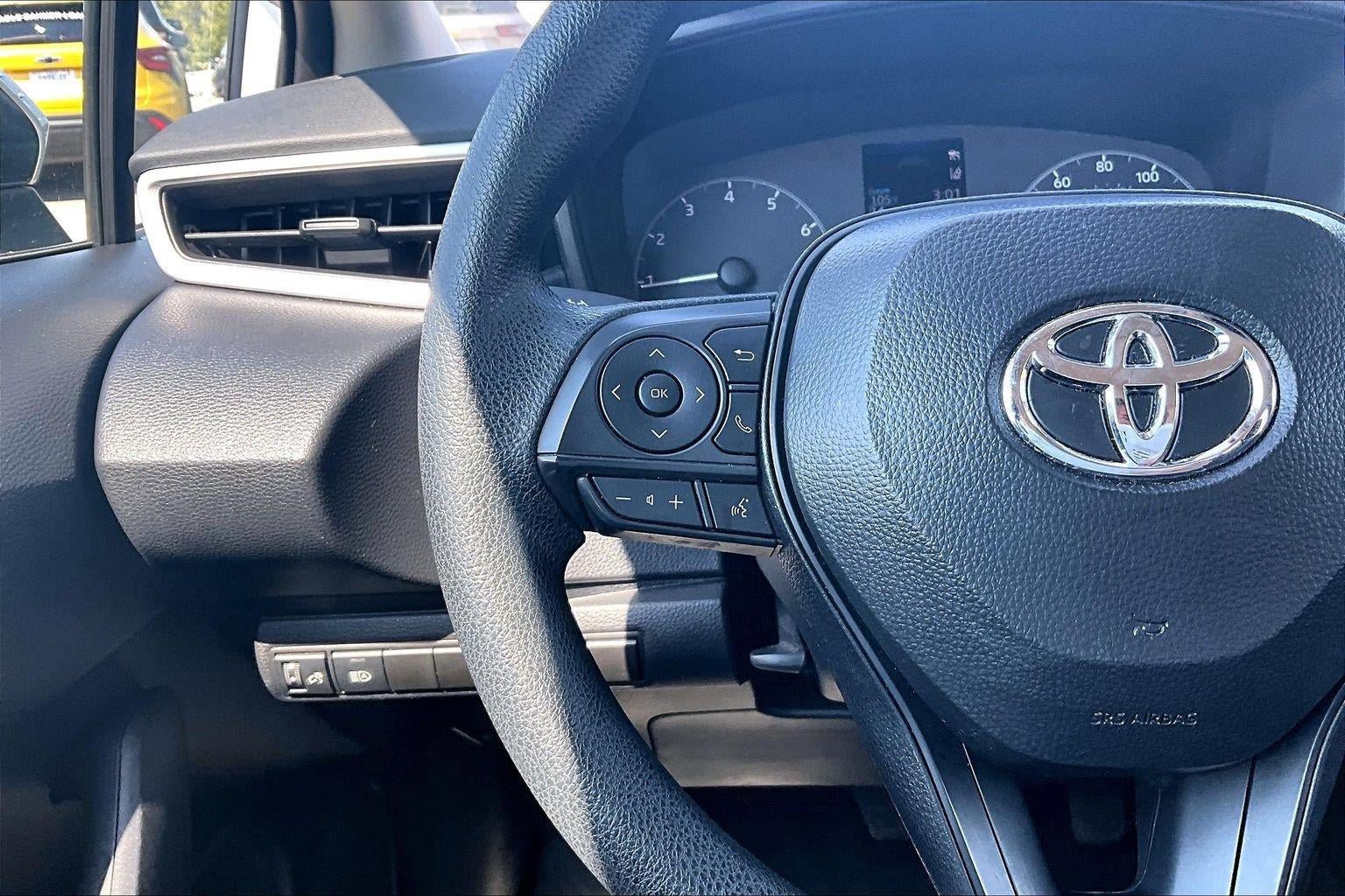Used 2025 Toyota Corolla LE FWD image 14