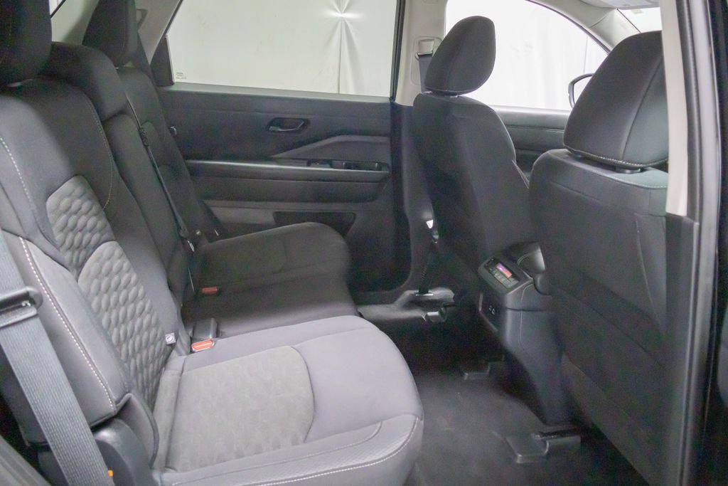 Used 2024 Nissan Pathfinder SV AWD/4WD image 15