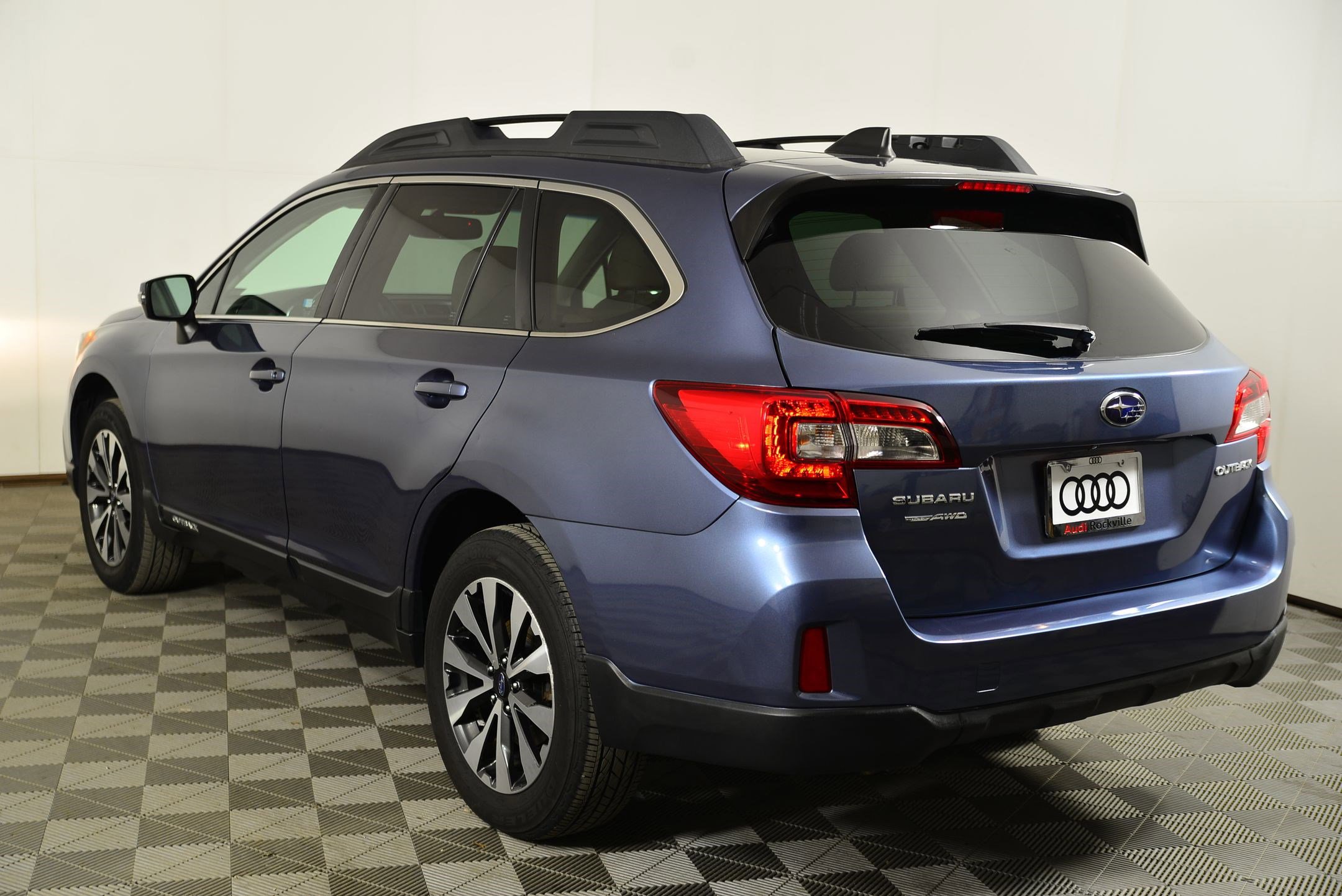 Used 2017 Subaru Outback 2.5i Limited image 3