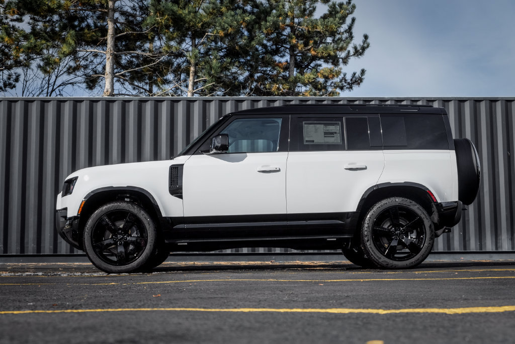 New 2026 Land Rover Defender 110 X-Dynamic SE AWD/4WD image 3