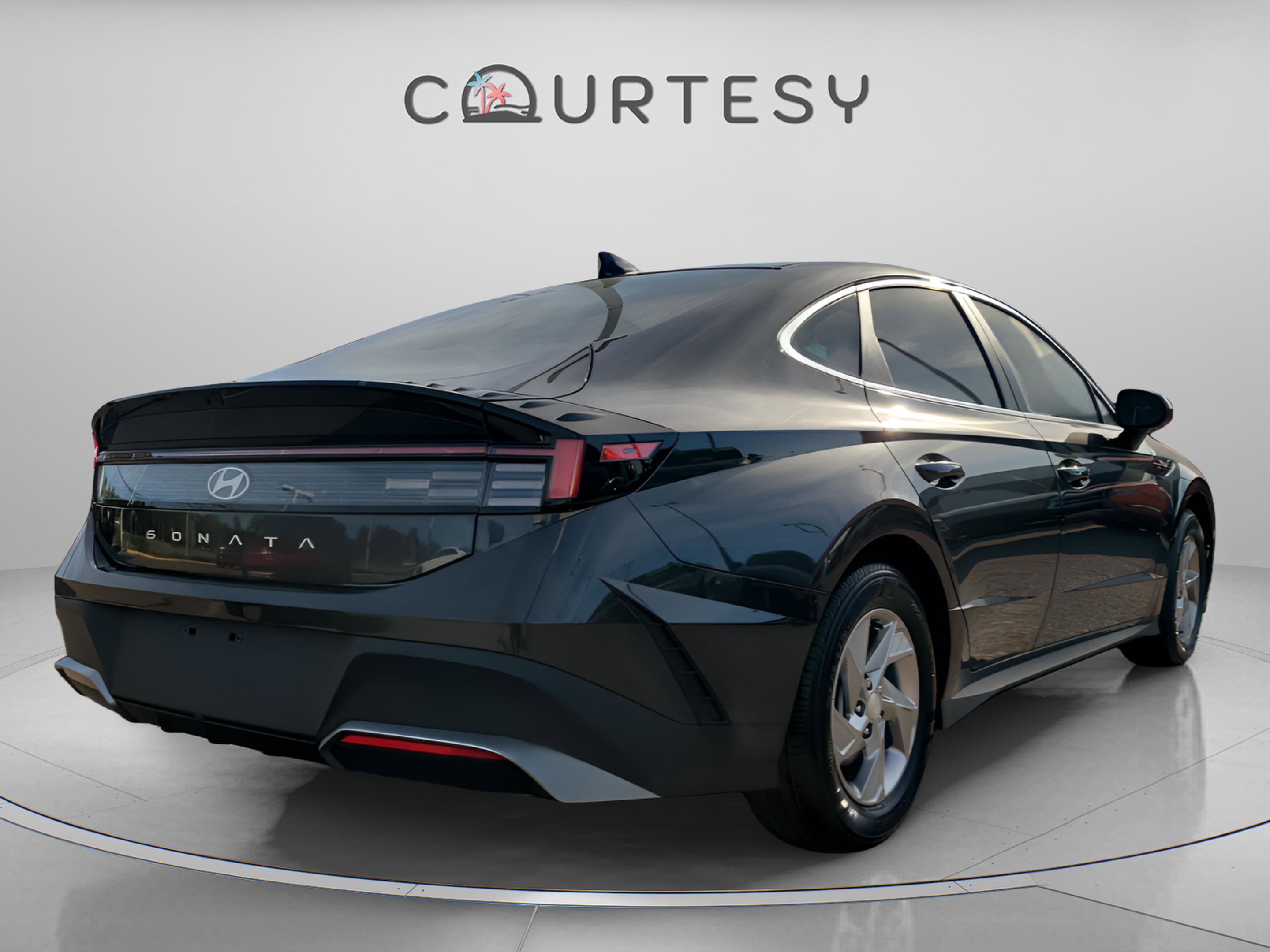 Used 2025 Hyundai Sonata SE image 3