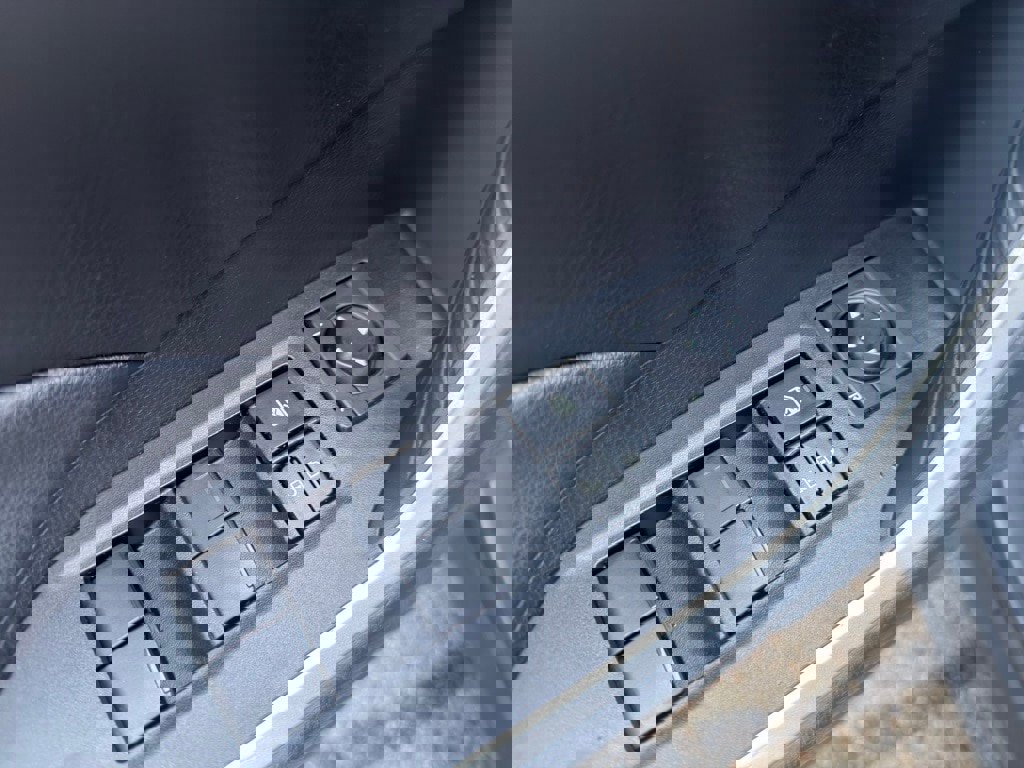 Used 2021 Toyota RAV4 XLE image 12