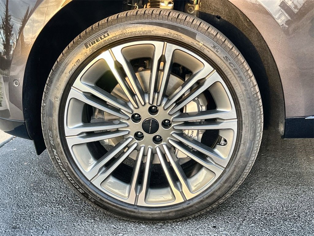 New 2026 Land Rover Range Rover Long Wheelbase SE image 10