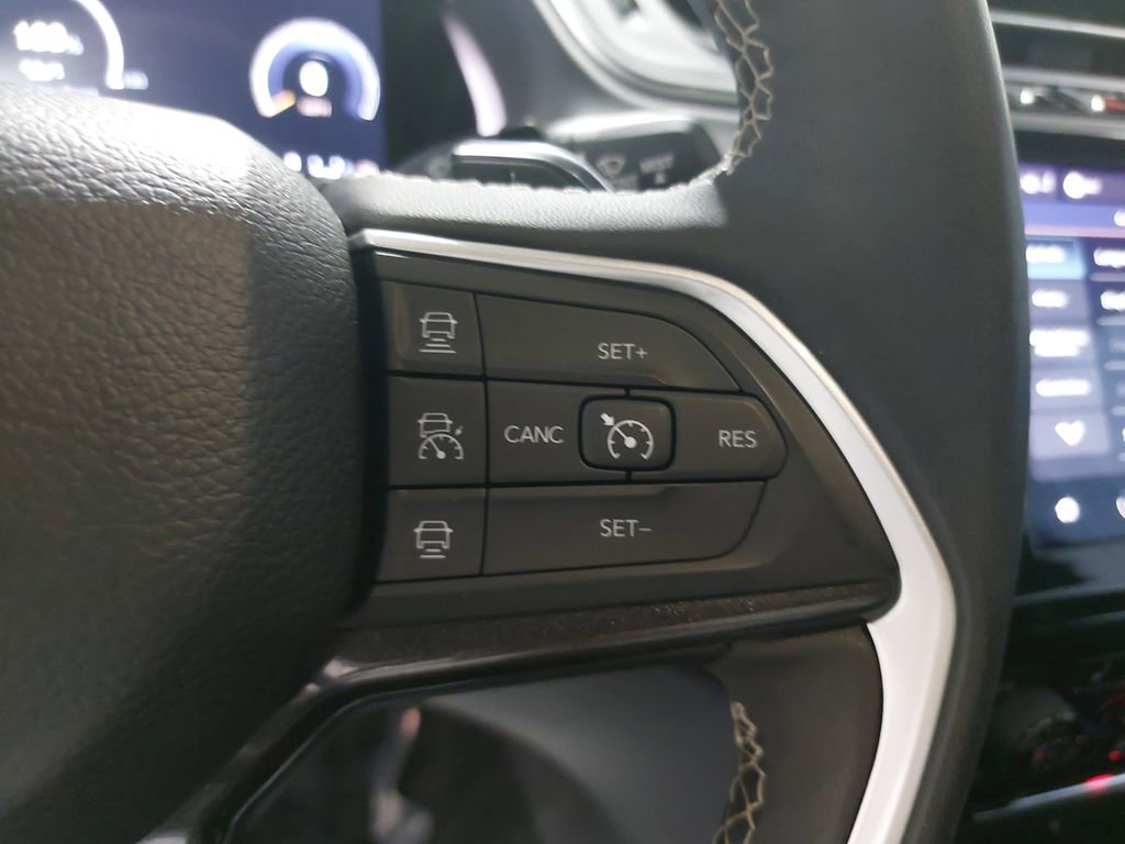 Used 2023 Jeep Grand Cherokee L Laredo image 20