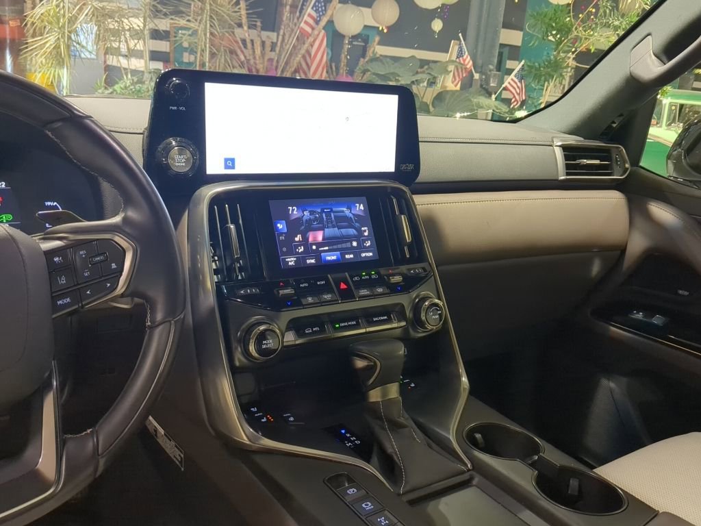 Used 2024 Lexus LX 600 4WD w/ Appearance Package image 16