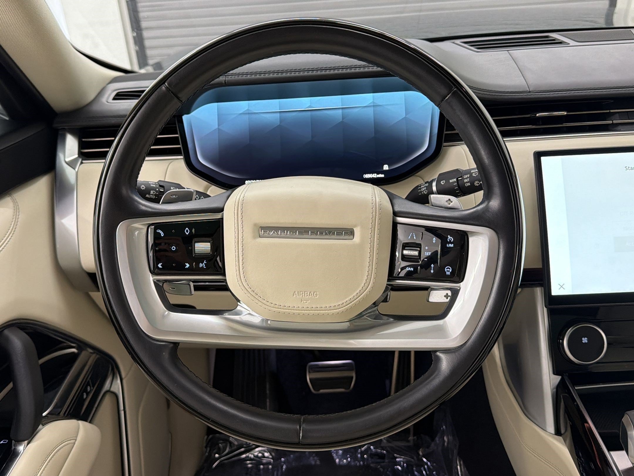 Used 2023 Land Rover Range Rover SE AWD/4WD image 11