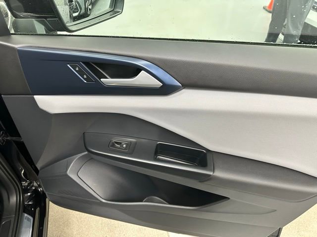 Certified 2023 Volkswagen Taos SE w/ Panoramic Sunroof Package image 16