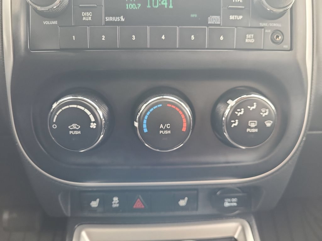 Used 2015 Jeep Compass Latitude FWD image 23