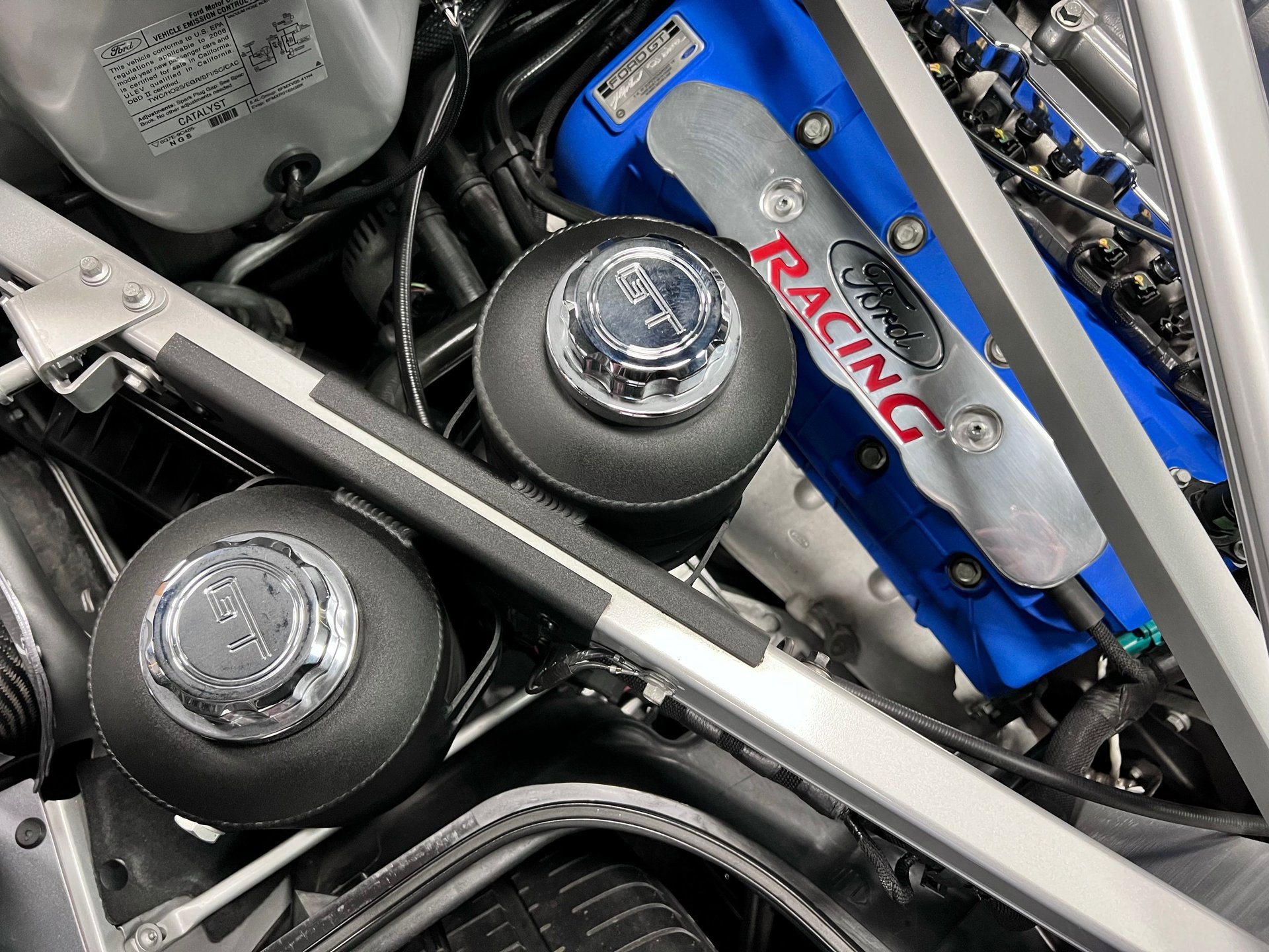 Used 2006 Ford GT RWD image 19