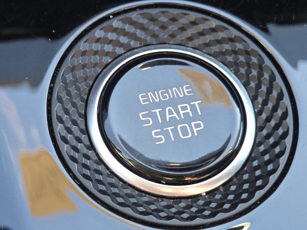 Used 2023 Kia Niro EX Touring image 32