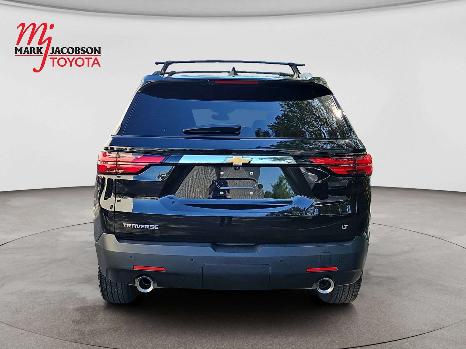 Used 2022 Chevrolet Traverse LT FWD image 12