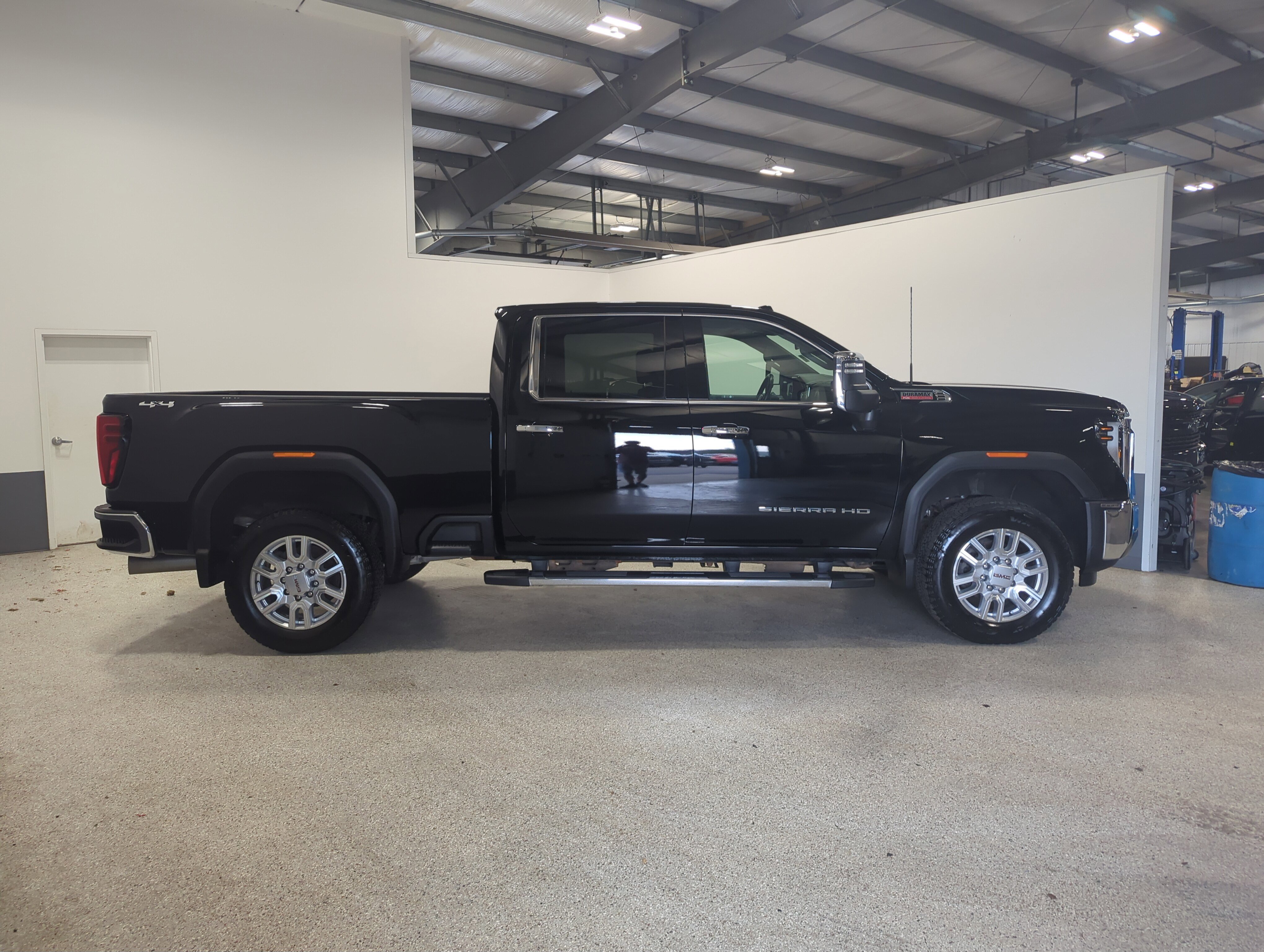 Used 2024 GMC Sierra 2500 SLT w/ SLT Premium Package image 2