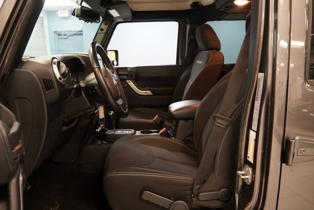 Used 2016 Jeep Wrangler Unlimited Sahara w/ Connectivity Group image 5