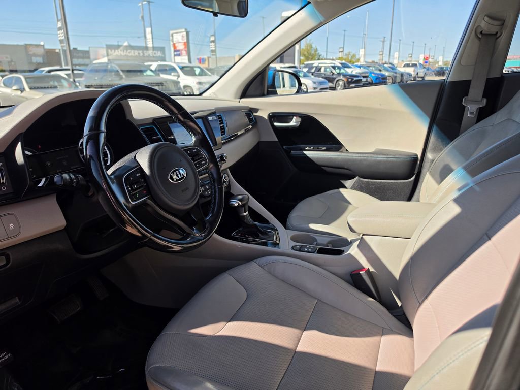 Used 2017 Kia Niro Touring FWD image 9