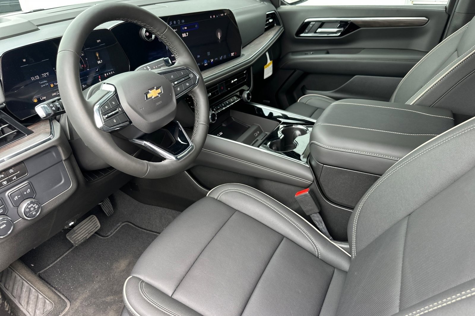 New 2025 Chevrolet Suburban Premier image 10