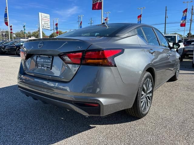 Used 2023 Nissan Altima 2.5 SV FWD image 3