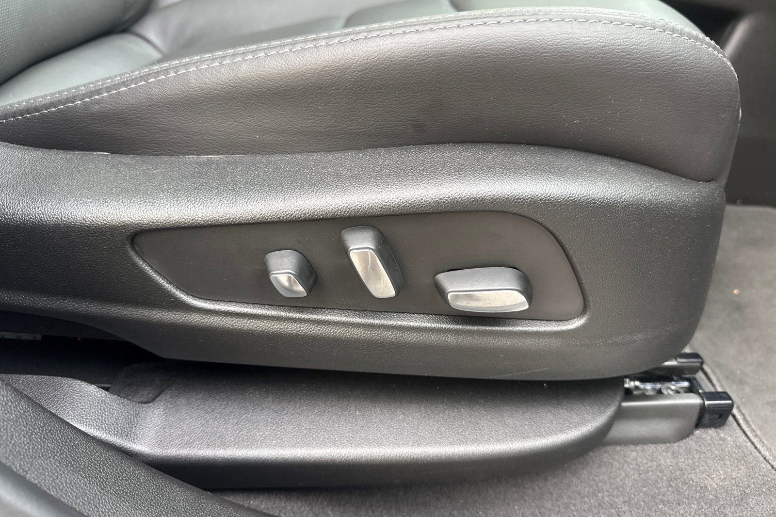 Used 2025 Cadillac XT5 Premium Luxury w/ LPO, Red Accent Package image 22