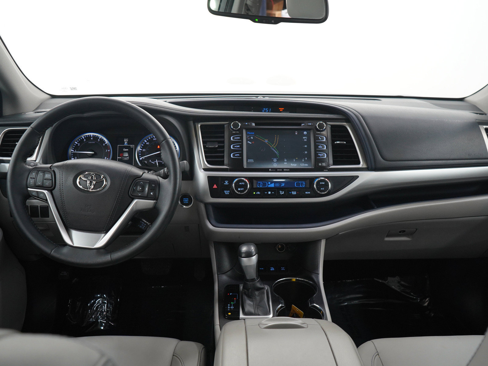 Used 2016 Toyota Highlander XLE AWD/4WD image 17
