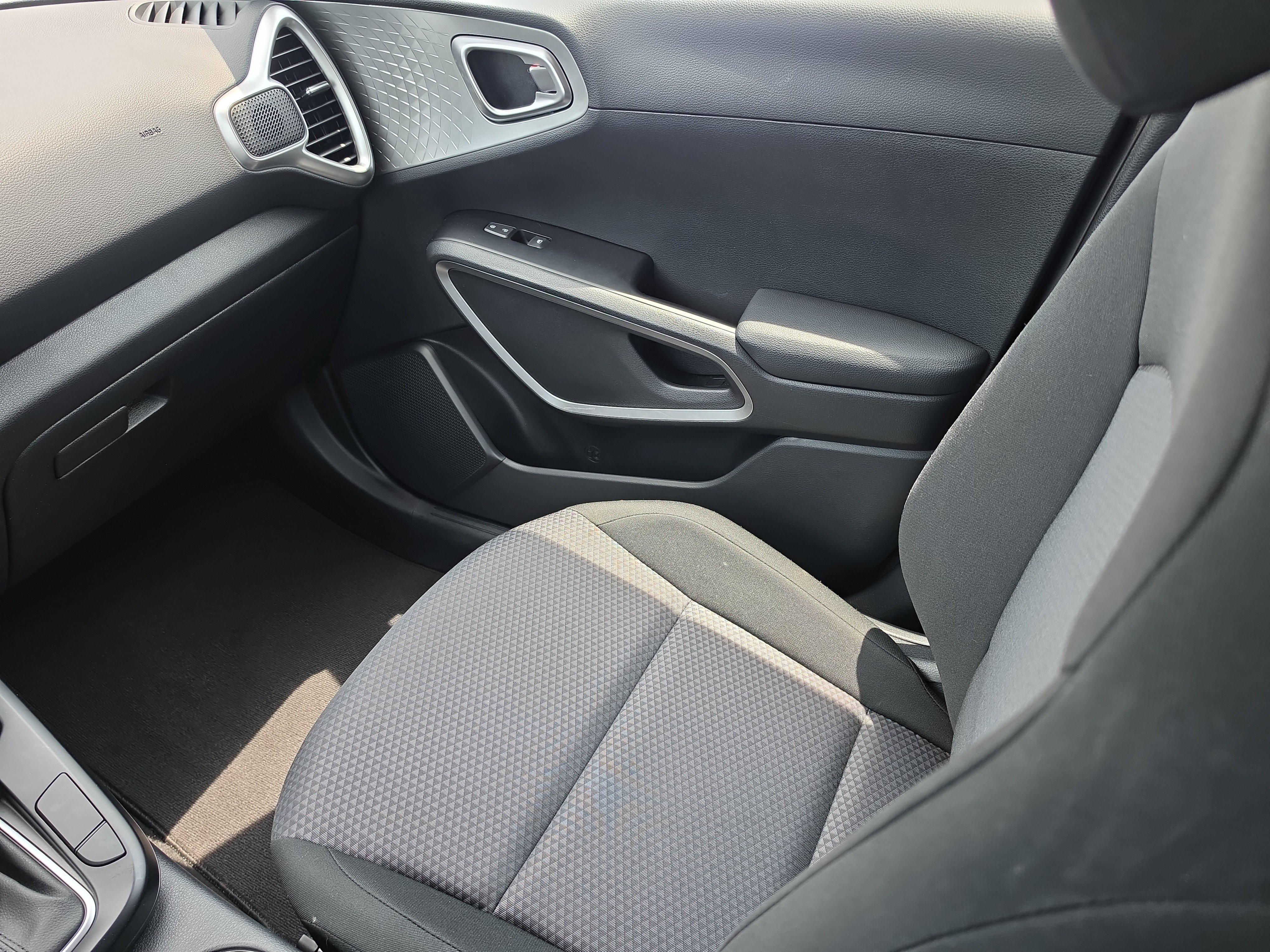 Certified 2025 Kia Soul LX FWD image 15