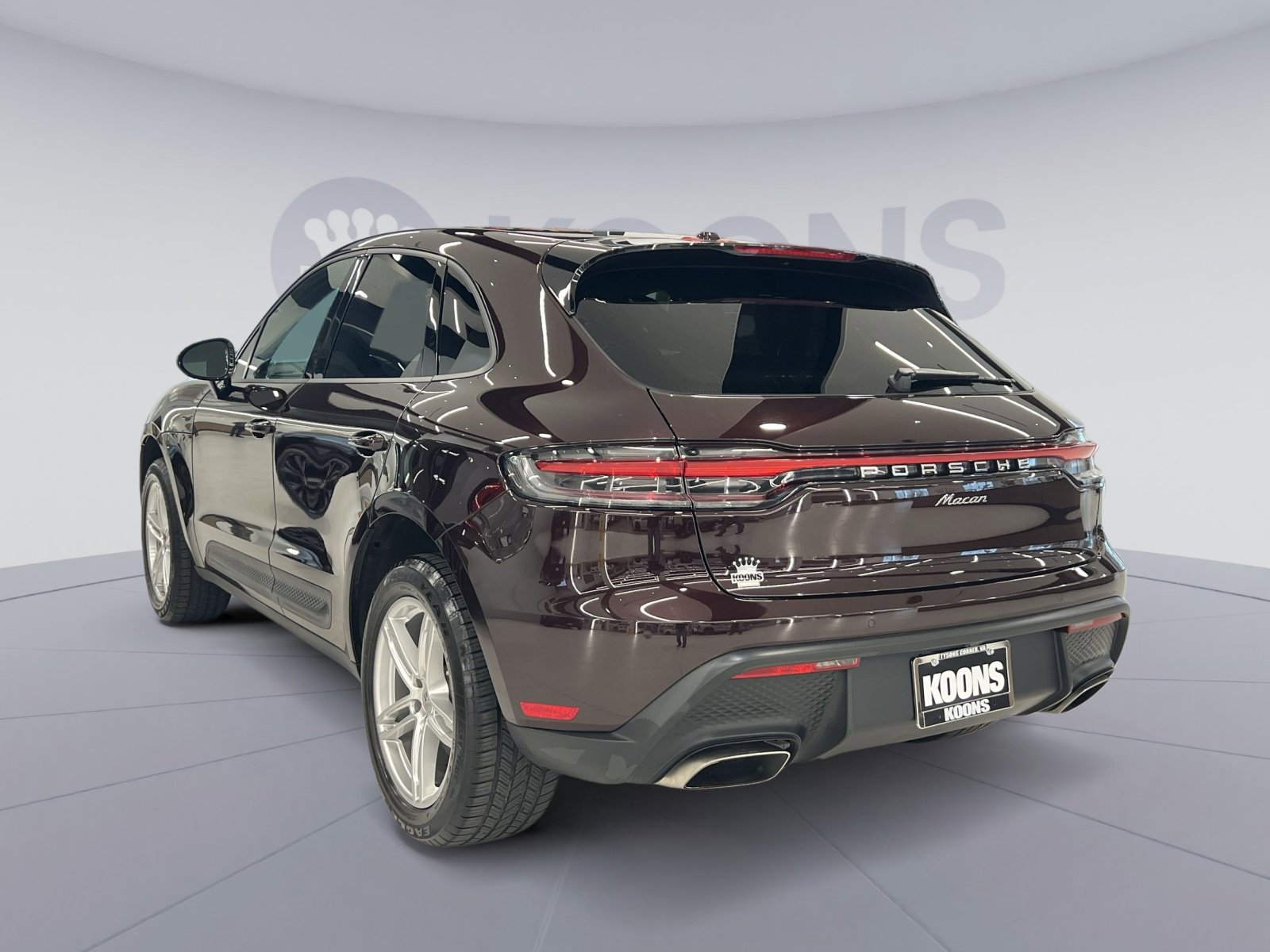 Used 2024 Porsche Macan AWD/4WD image 2