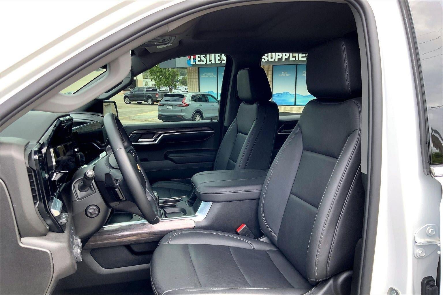 Used 2024 Chevrolet Silverado 1500 LTZ w/ Technology Package AWD/4WD image 23
