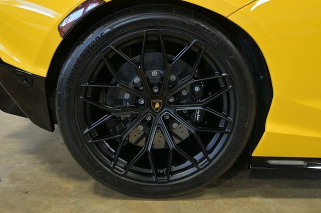 Used 2024 Lamborghini Revuelto AWD/4WD image 17