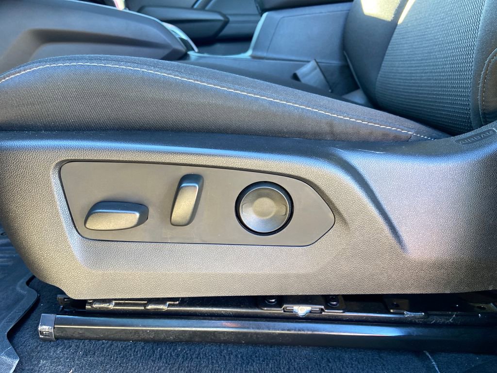 Used 2024 Chevrolet Colorado LT w/ LT Convenience Package II AWD/4WD image 11