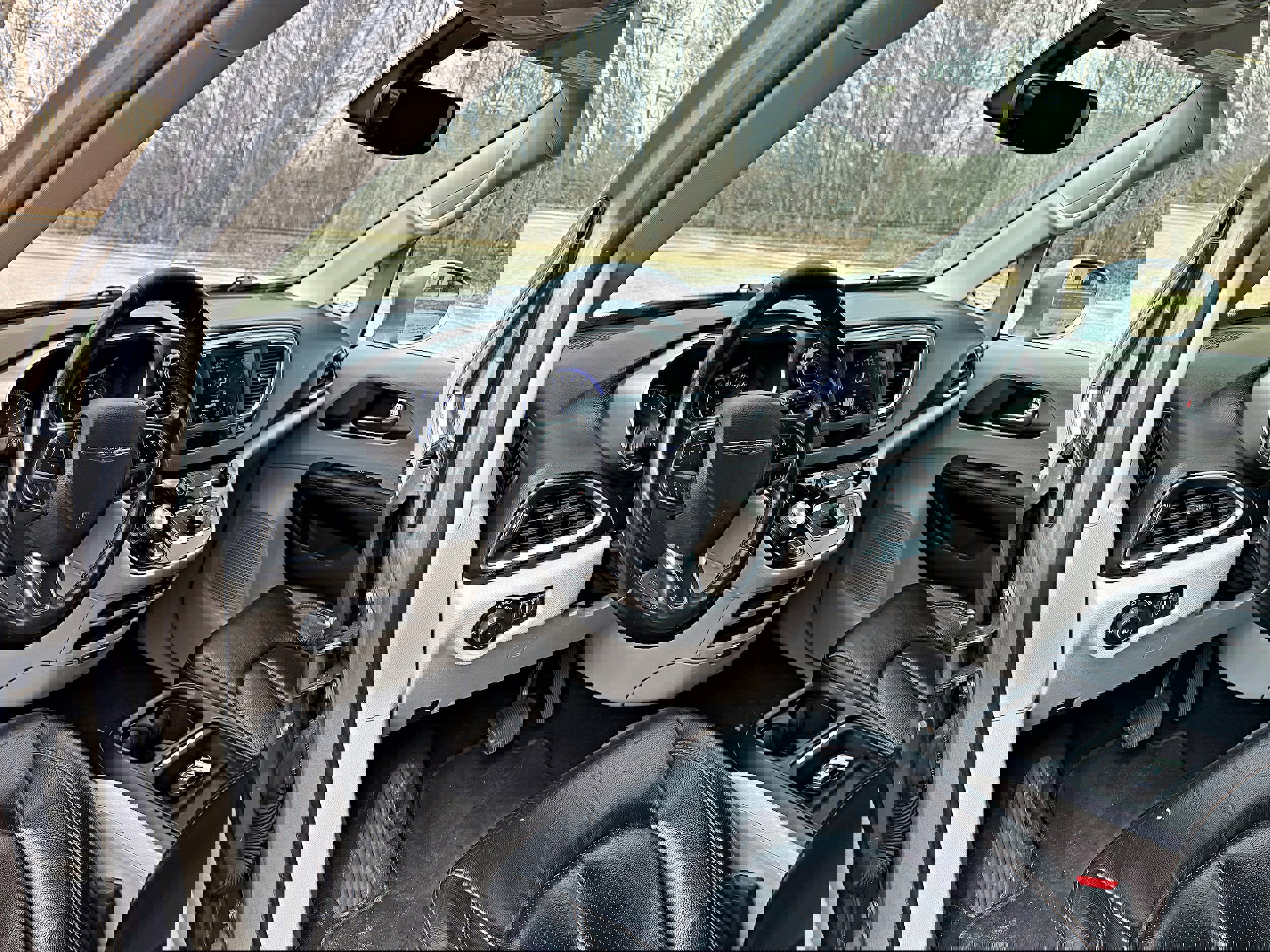 Used 2020 Chrysler Pacifica Touring-L image 13