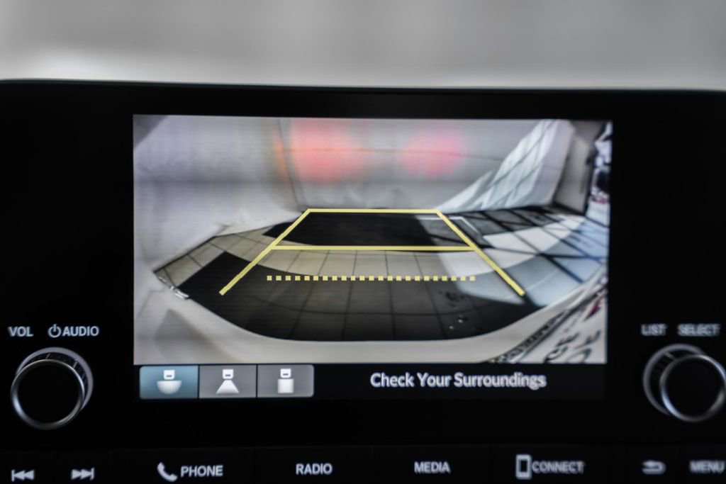 Used 2025 Honda HR-V LX image 36