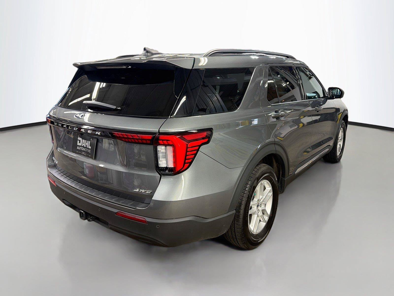 Used 2025 Ford Explorer Active AWD/4WD image 12