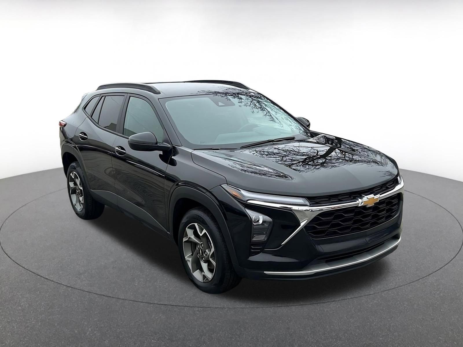 Used 2025 Chevrolet Trax LT w/ LT Convenience Package image 1