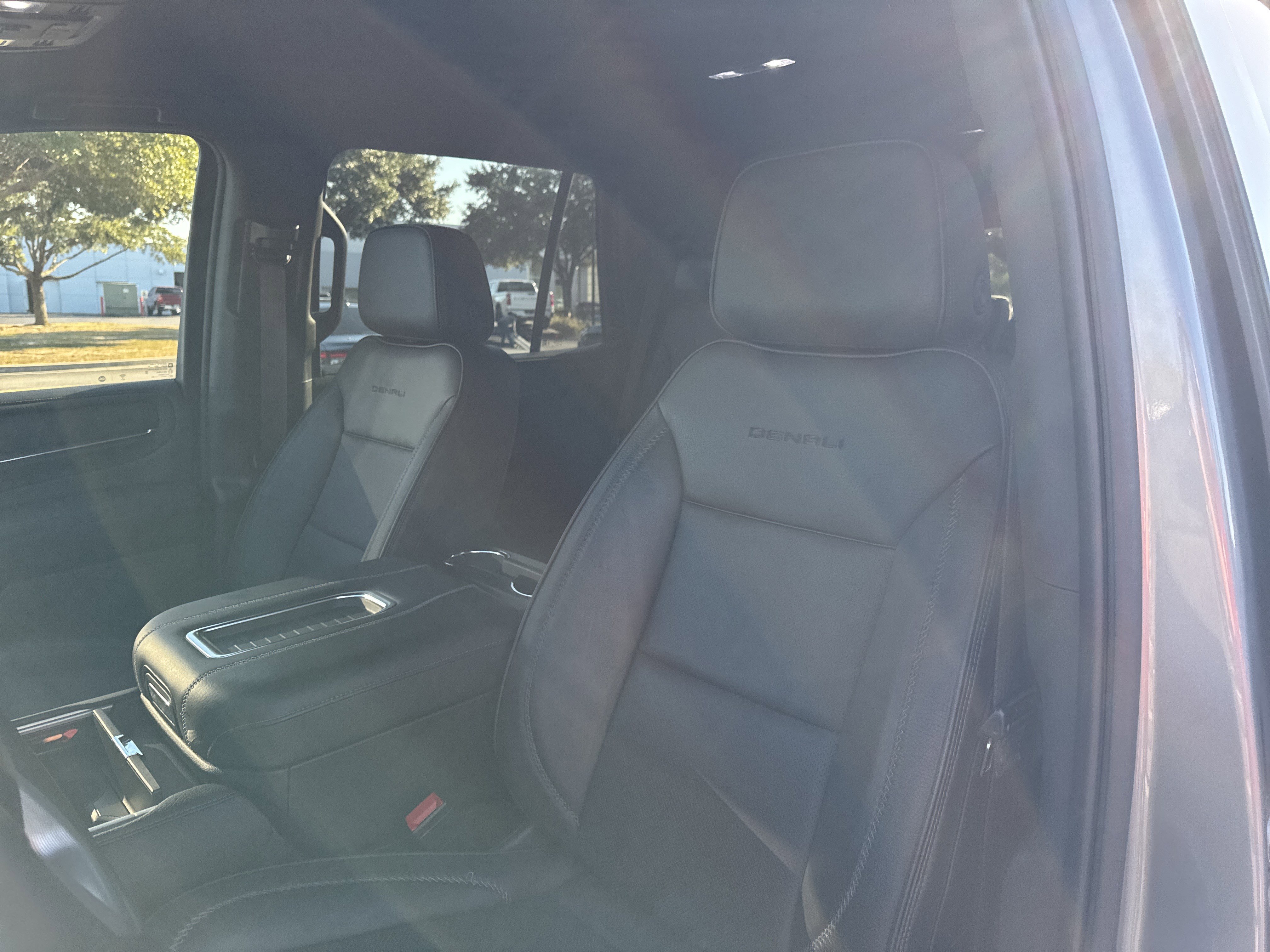 Used 2023 GMC Yukon Denali image 14