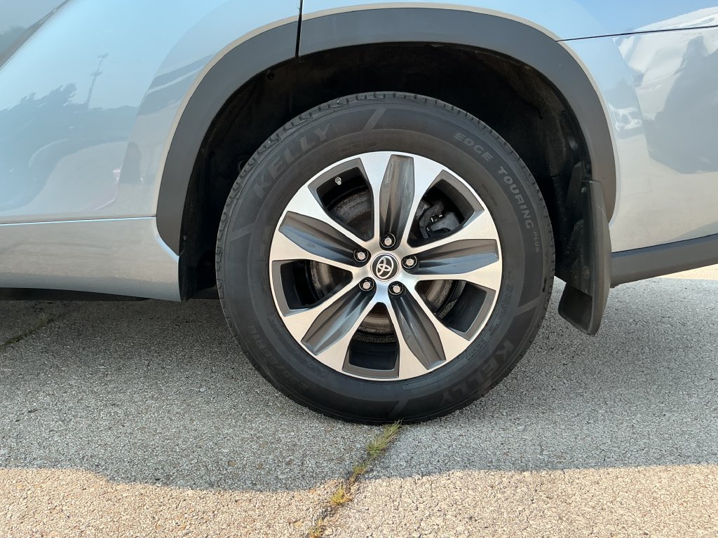 Used 2023 Toyota Highlander XLE FWD image 10
