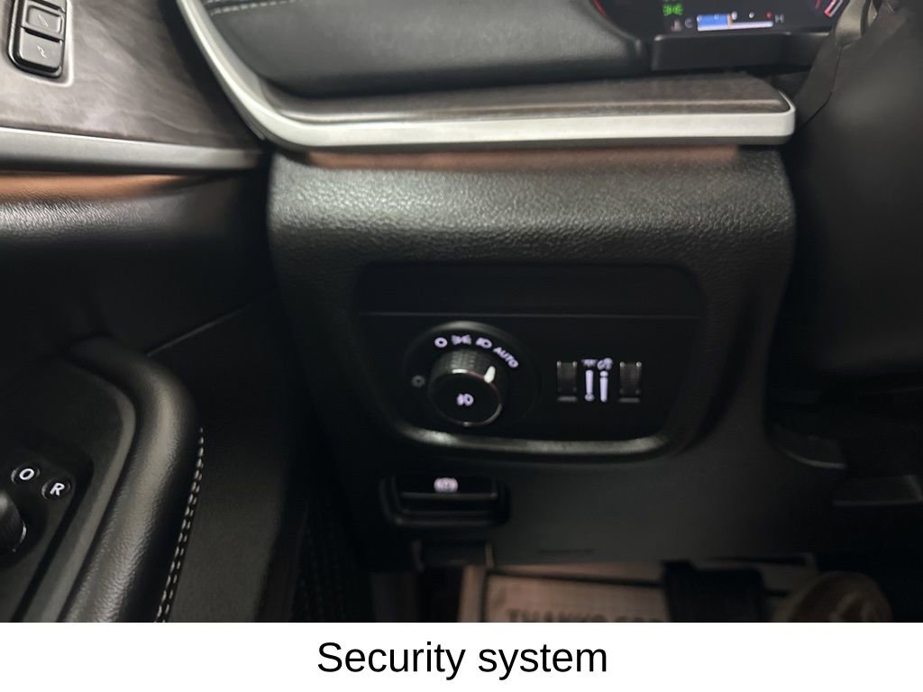 Used 2025 Jeep Grand Cherokee Limited image 39