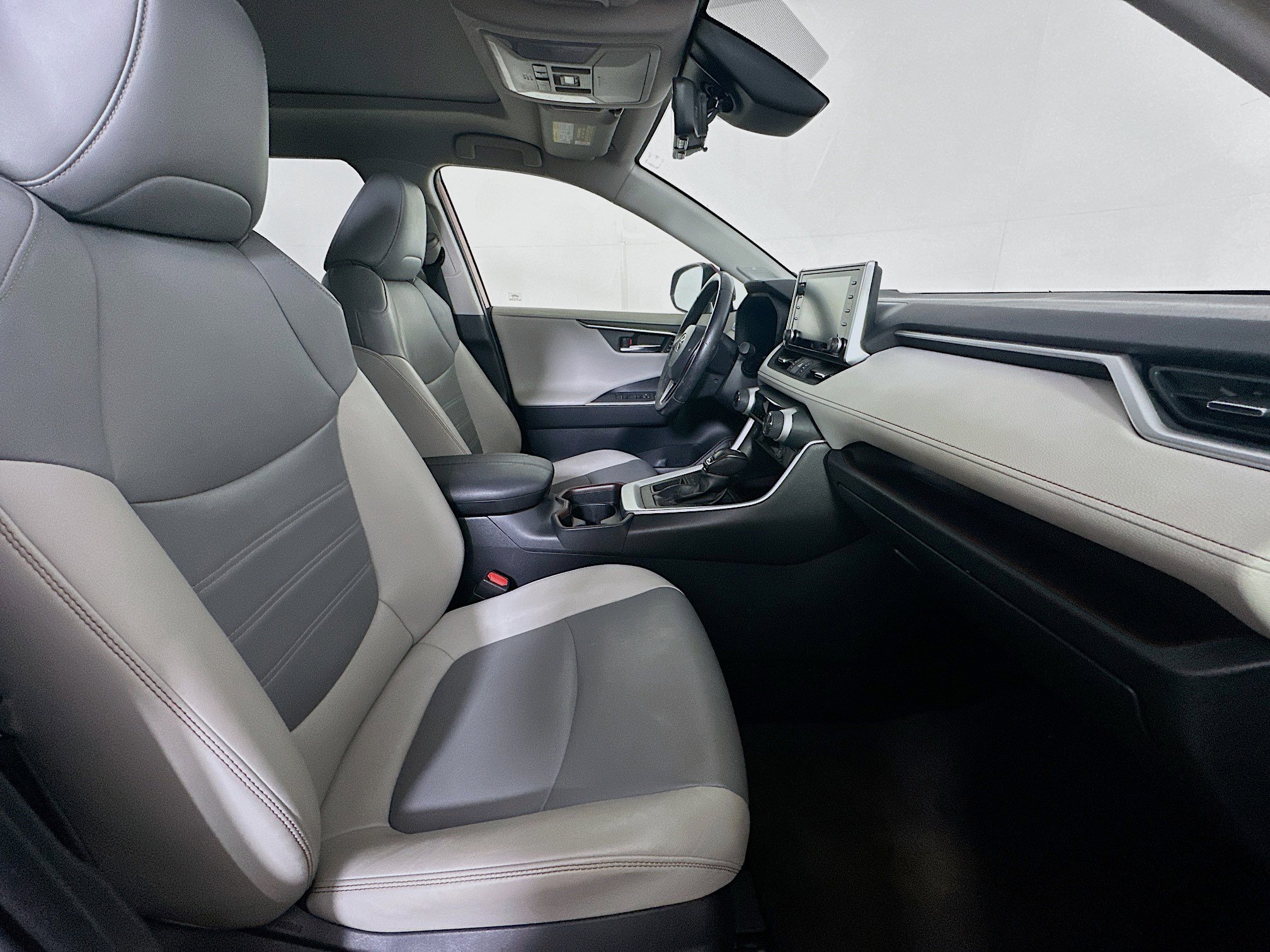 Used 2019 Toyota RAV4 Limited w/ Advanced Technology Package image 32