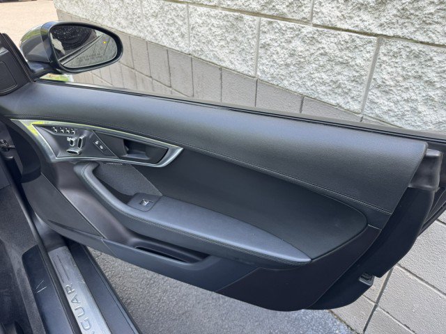 Used 2019 Jaguar F-TYPE Convertible RWD image 18