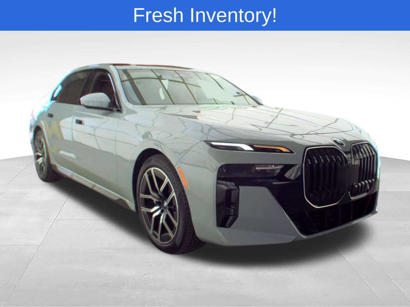Used 2026 BMW 740i xDrive w/ Premium Package AWD/4WD image 4