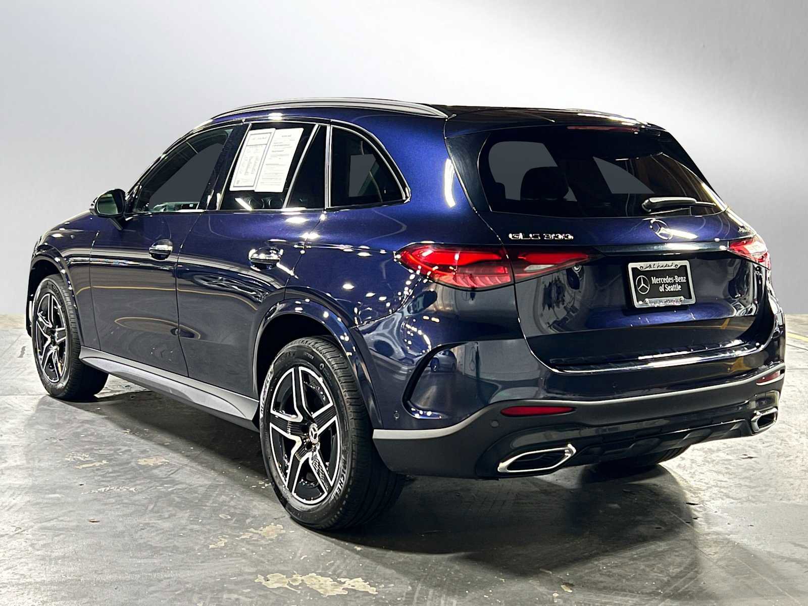 Used 2023 Mercedes-Benz GLC 300 4MATIC image 5